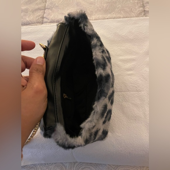 AREA STARS FAUX FUR SHOULDER BAG - Picture 8 of 14